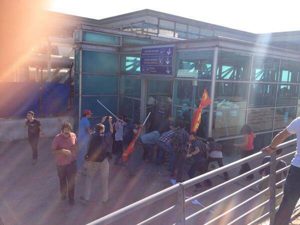 THY Greviyle Dayanışma Eylemine Polis Saldırısı