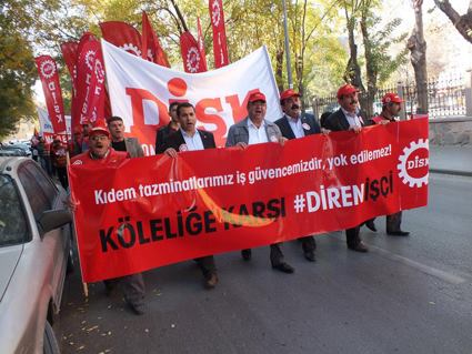 İşçiler, Konya’da kıdem tazminatı gaspına karşı alanlara çıktı