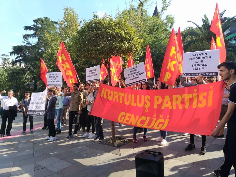 Kurtuluş Partisi Gençliği Eğitimin Gericileştirilmesine Karşı Kadıköy’deydi