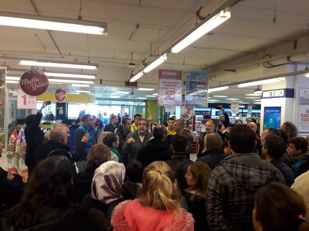 Real Market İşçilerinden İşgal!