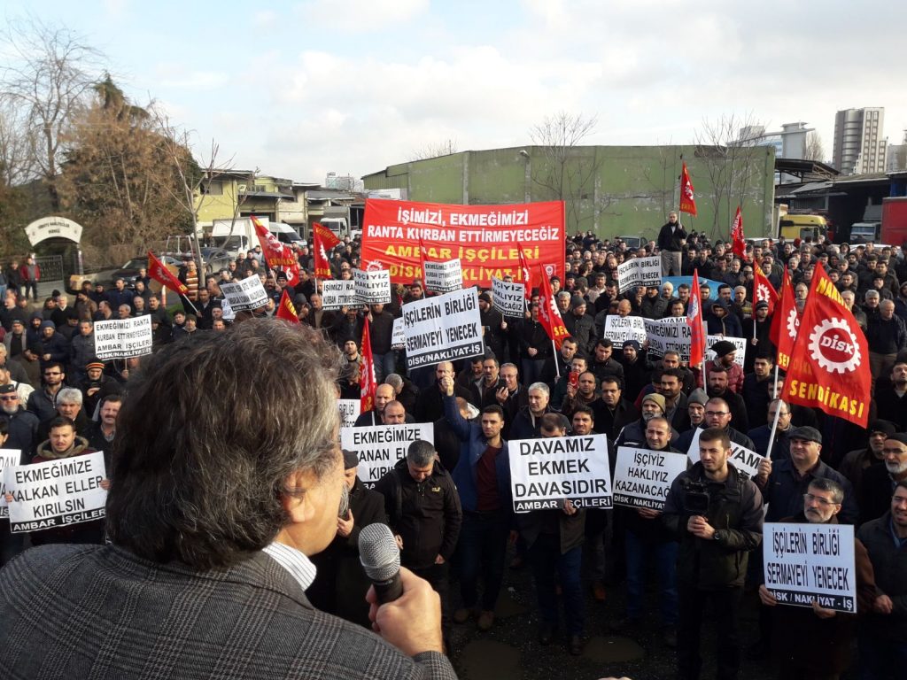 Nakliyat-İş’ten: “TOPKAPI NAKLİYECİLER SİTESİNDE 1000 ÜYEMİZLE İŞ BIRAKARAK   “İŞİMİZİ, EKMEĞİMİZİ RANTA KURBAN ETTİRMEYECEĞİZ. YENİ NAKLİYECİLER SİTESİ YAPILMADAN,  ZEYTİNBURNU NAKLİYECİLER SİTESİNE HERHANGİ BİR MÜDAHALE YAPILMASINA İZİN VERMEYECEĞİZ” DEDİK.”