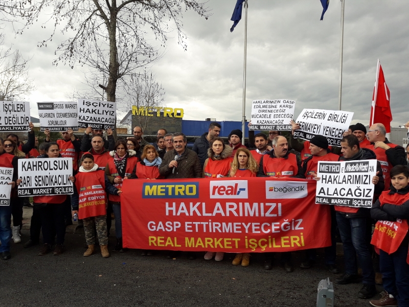 Nakliyat-İş’ten: Real Market Direnişçileri il il eylemlere devam ediyor, Bursa’da Metro Mağazasını eylem alanına çevirdiler