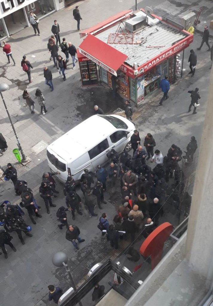AKP’nin Polisi ABD’nin Bakanını Protesto Etmeyi Engelledi!