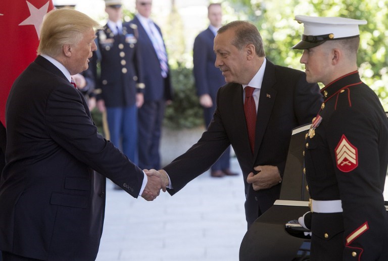 Lağım deliğine süpürülmemek için Onurunuzu satarsanız, İnsanlığınızı ayaklar altına alırsanız…