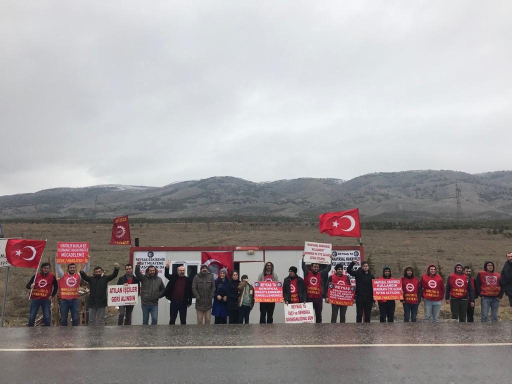 Her sözüne başta İşçi Sınıfımız gelmek üzere diye başlayan  Hikmet Kıvılcımlı’nın öğrencileri HKP’liler,  yine Hikmet Kıvılcımlı’nın öğrencilerinin önderlik ettiği Direnişi ziyaret ettiler