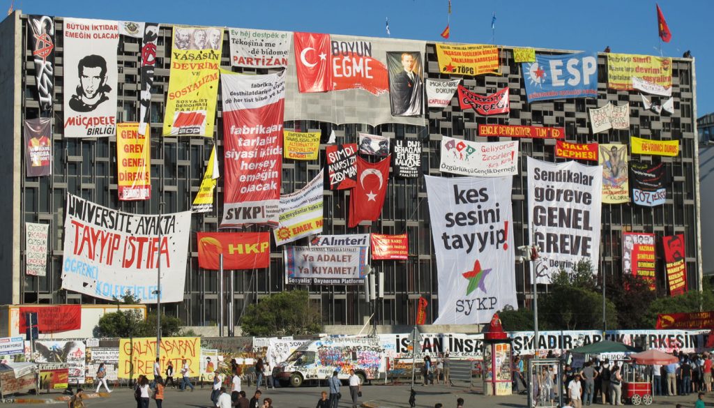 Gezi Meşrudur! Gezi Haklılıktır! Gezi Halktır!