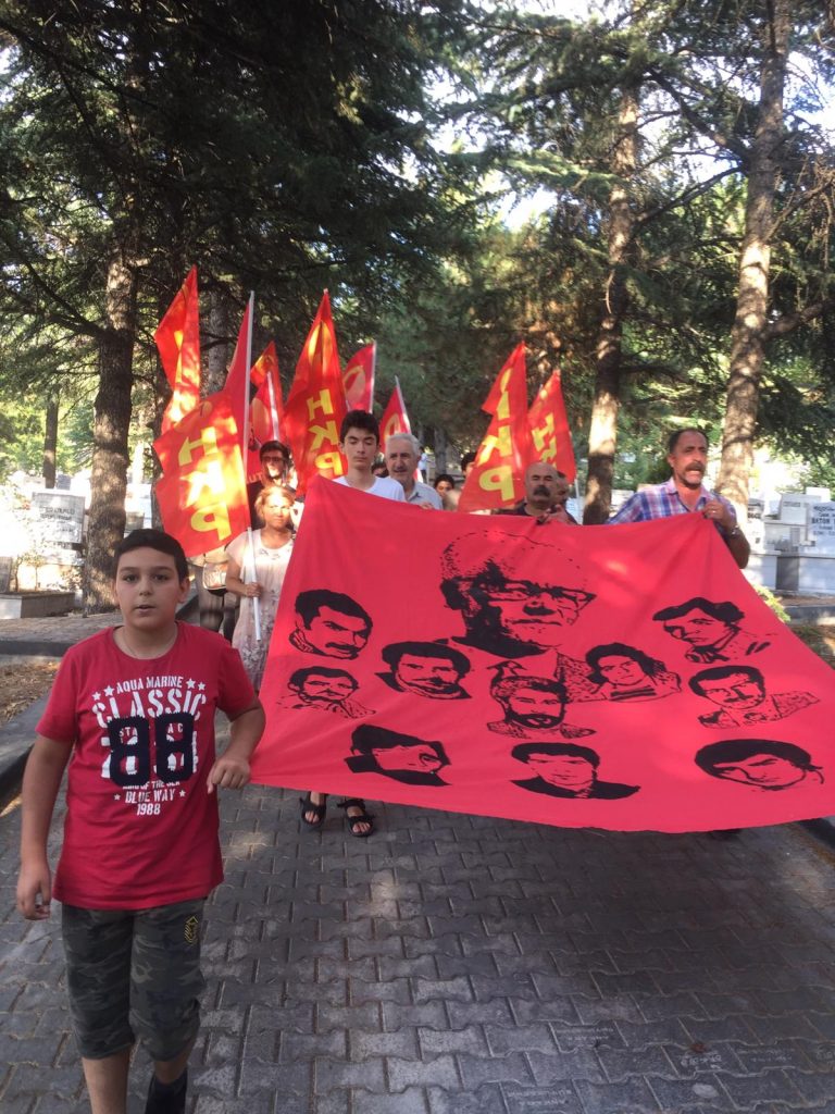 Üç Şehitler, Engin Yüzbaşıoğlu ve Ayhan Kaya Yoldaşlar Devrimci Mücadelemizde yaşıyor, yaşayacak