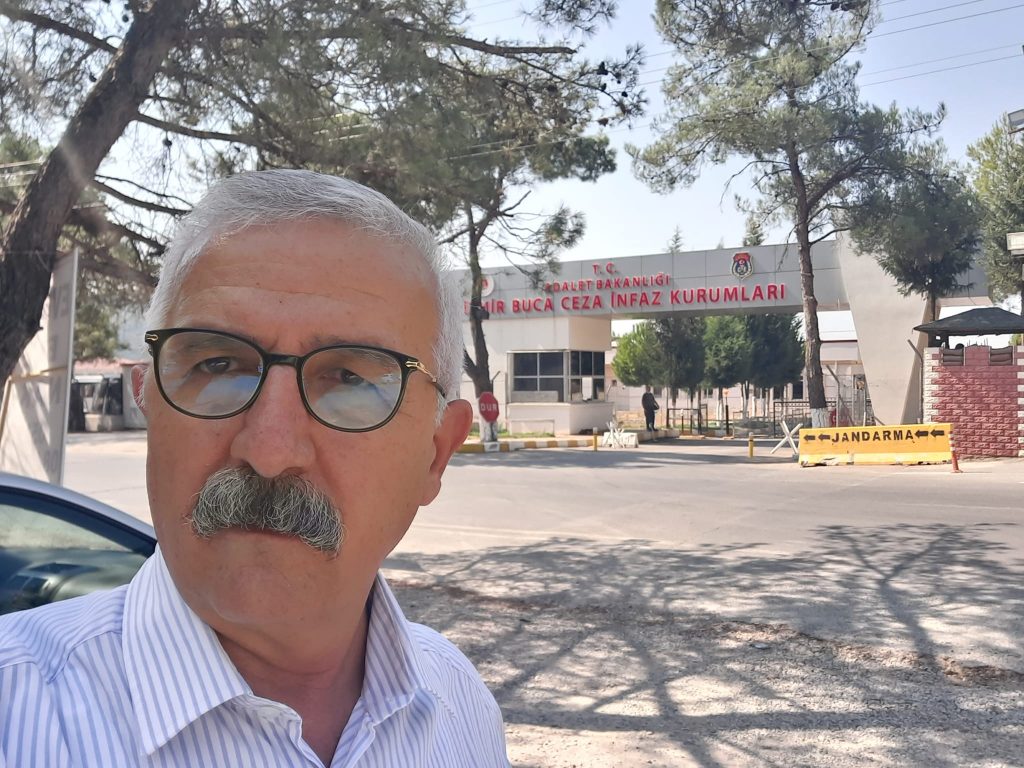 Partimiz, ilerlemiş yaşlarına rağmen 28 Şubat Kumpas Davası’ndan cezaevlerine alınan Emekli Generalleri ziyaret etti