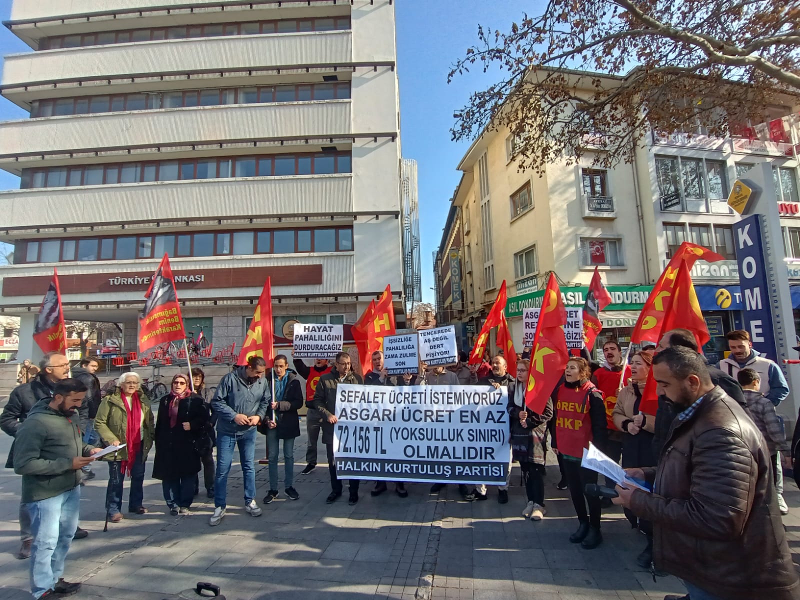 Konya’da Asgari Ücret talebimizi dile getirdik  Asgari Ücret Sefalet Ücreti Olmasın!