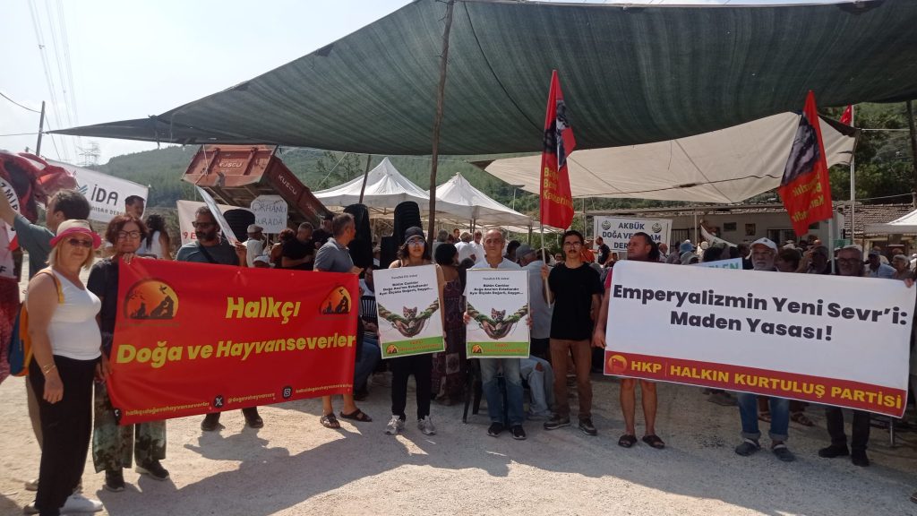 Zeytinlik alanların madenciliğe açılmasına izin veren kanunu protesto için  İkizköy-Akbelen’deki eyleme katıldık
