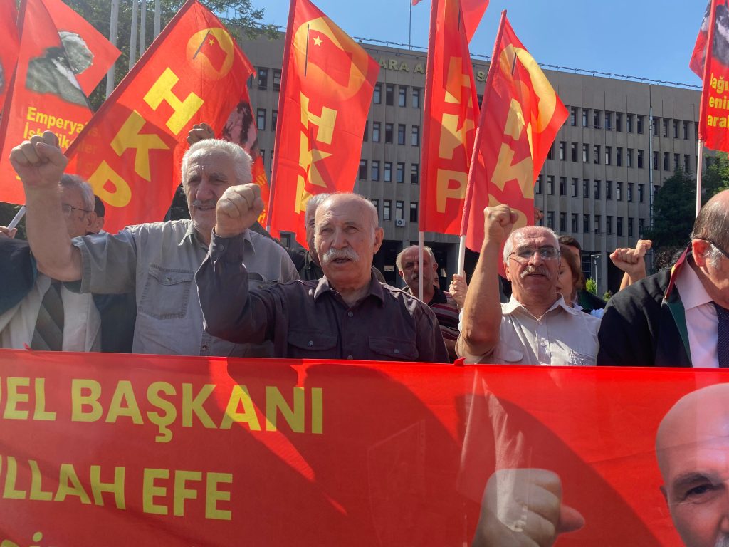 Nurullah Efe; Başeğmez Devrim Savaşçısı Hikmet Kıvılcımlı Usta’nın  Yanında Yetişmiş, Onun Devamcısı Devrimci Bir Önder  Onu Ne Baskılar, Ne Davalar, Ne Cezalar Yıldırabilir