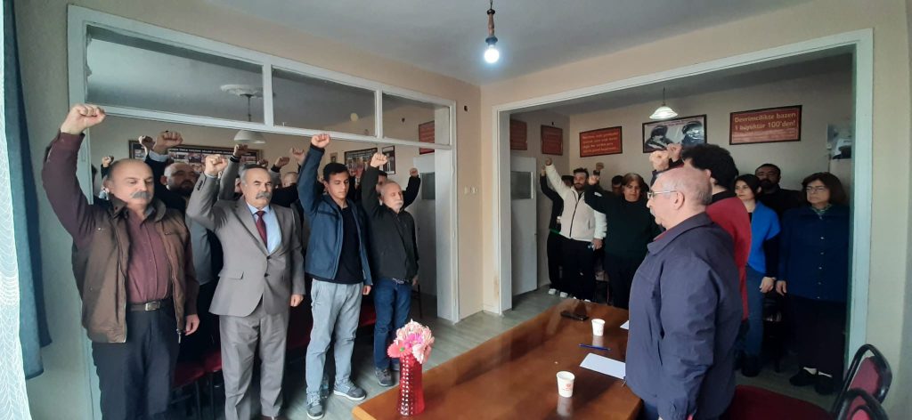 Mücadeleleri Bize Yol Gösteriyor