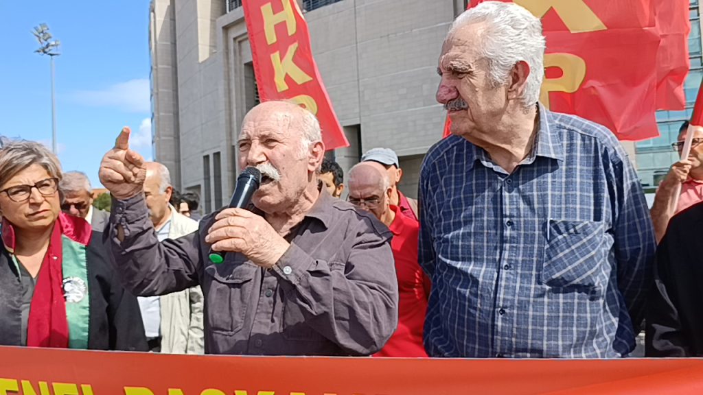 Önderimiz Nurullah Efe, Tam 14 İddianamenin Birleştirilmesiyle Açılan “Torba Dava”nın Bugünkü Duruşmasında AKP’giller’i Bir Kez Daha Kendi Mahkemelerinde Yargıladı!