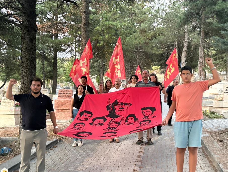 Üç Şehitlerimiz Mahmut-İbo-Sadi Yoldaşlar  ve Engin Yüzbaşıoğlu Yoldaş Ölümsüzdür!