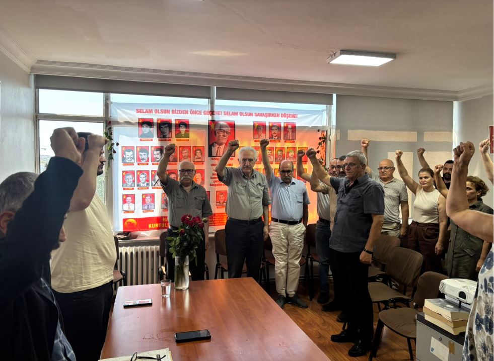 Üç Kızıl Karanfilimiz Mahmut-İbo-Sadi ve Engin Yüzbaşıoğlu  Yoldaşlarımızı İstanbul’da Andık